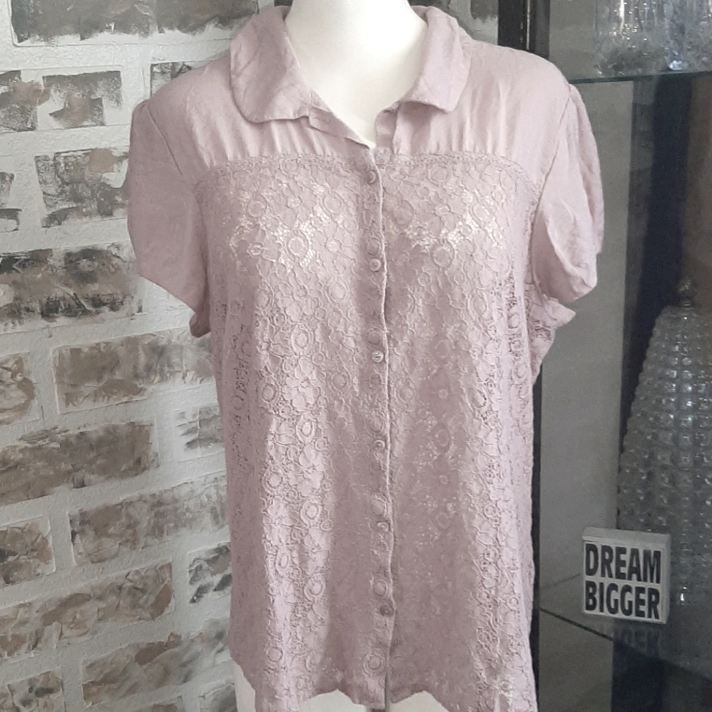 🦄Van Heusen Studio Lacy Top